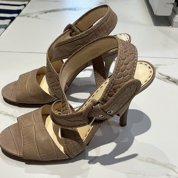 Coach heels size 10 - Picture 3 of 6